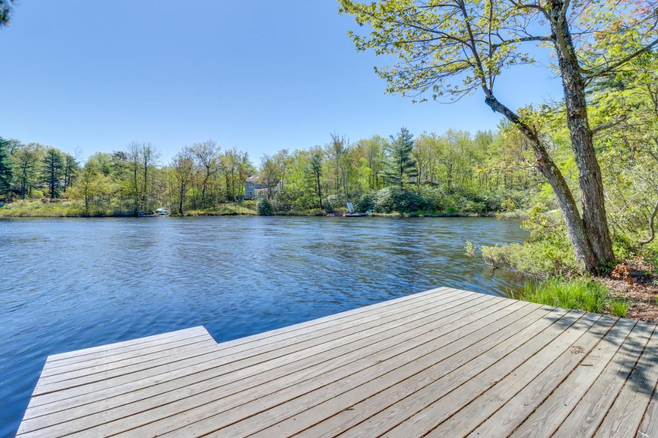 Lakefront Poconos Vacation With Swim Dock! Casa de férias